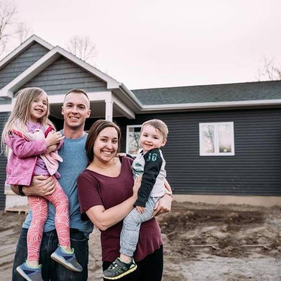 Meet your Posher, Danielle - Picture 1 of 1